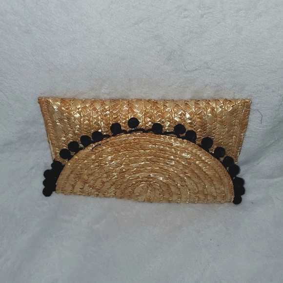 Shiraleah Chicago Woven Straw Clutch - Picture 6 of 8